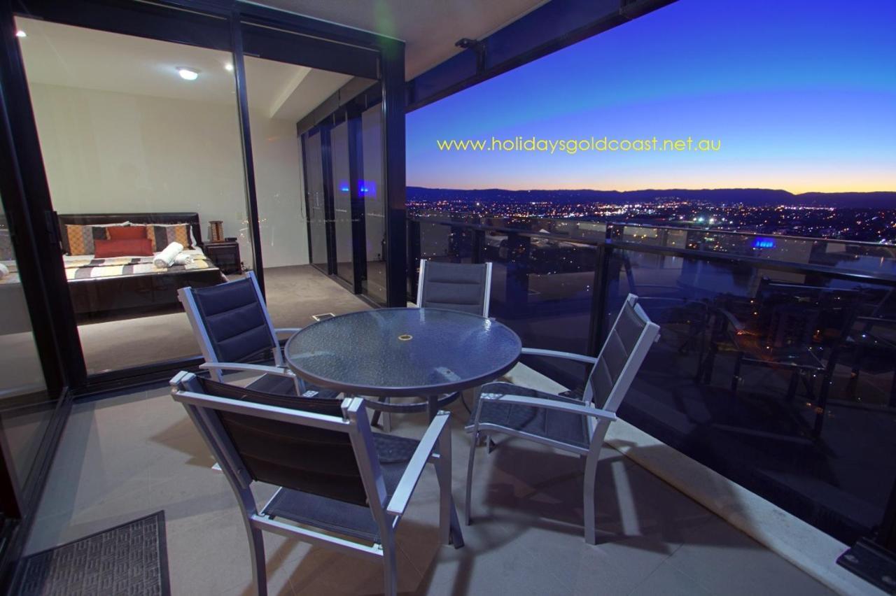 Apartment Circle On Cavil Holidays *