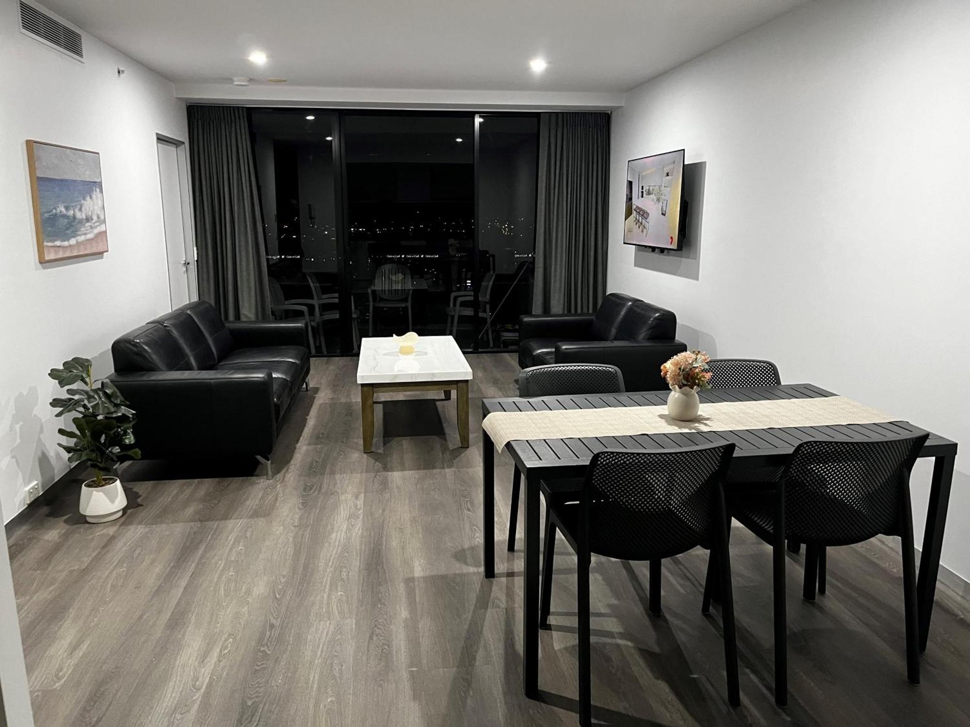 Circle On Cavil Holidays Apartment *