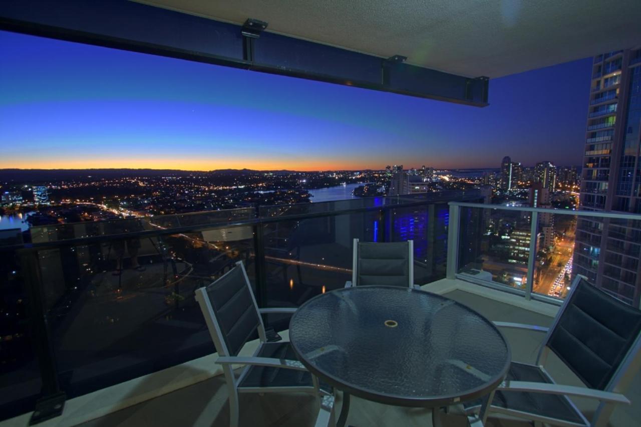 Apartment Circle On Cavil Holidays *